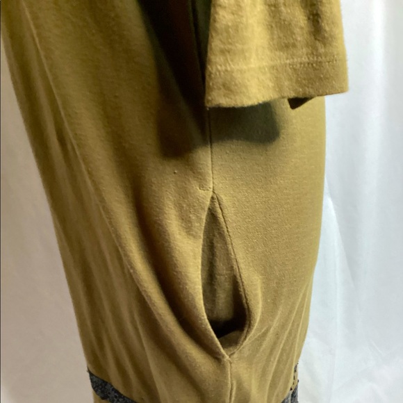 H&M dress with black sequins and pockets Size 4 - Picture 4 of 7